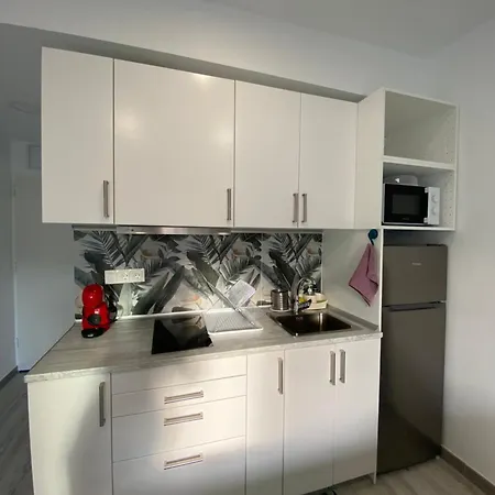 Estudio Terraza Soleada Wifi Cerca Del Aeropuerto