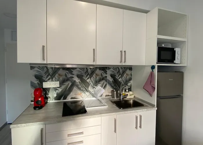 Estudio Terraza Soleada Wifi Cerca Del Aeropuerto