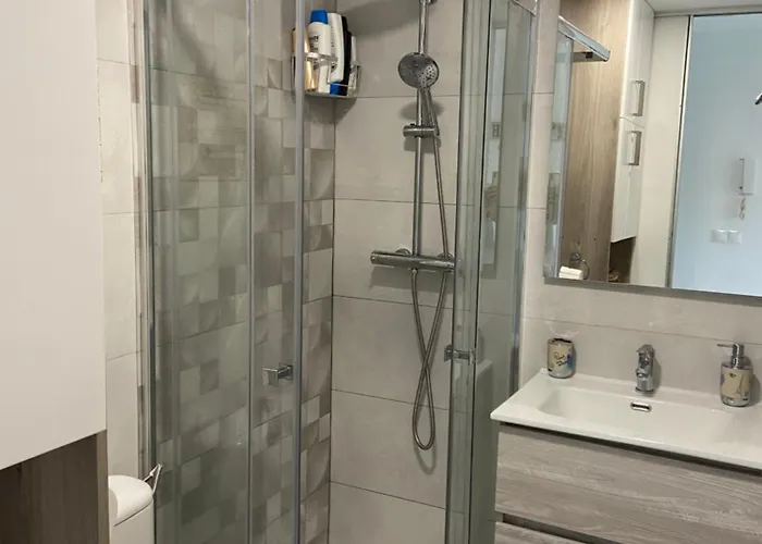 Estudio Terraza Soleada Wifi Cerca Del Aeropuerto Apartamento